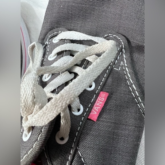 Women’s Vans Size 11 Gray & Pink Lace Ups Low Cuts 11W/9Men - Picture 8 of 12